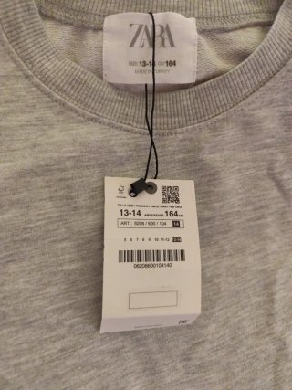 Sudadera Zara gris y rayas blancas y azul marino