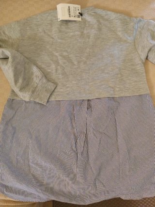 Sudadera Zara gris y rayas blancas y azul marino