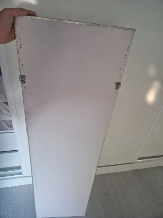 Espejo de cuerpo entero con brillo plateado