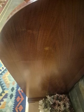 Escritorio clásico con marquetería