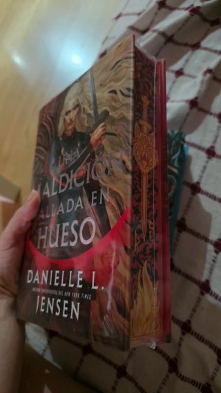 Un destino teñido de sangre Una maldición tallada