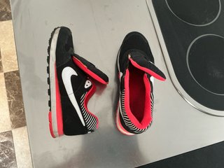 Nike Zapatillas Negras y Rosas