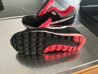 Nike Zapatillas Negras y Rosas