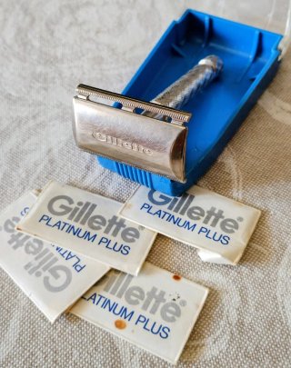 Rasoio Gillette con lamette Platinum Plus