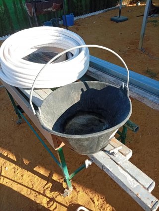 Cubos de goma de obra hay 15 unidades 50€