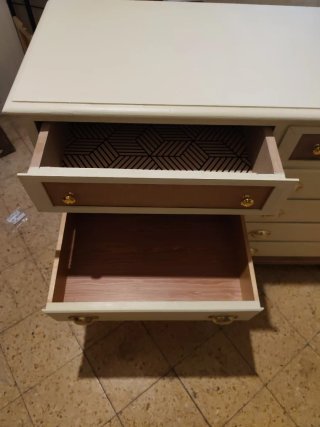 Cómoda cajonera de madera beige y marrón