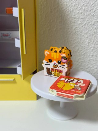 Juguetes Mini Brands Nevera Amarilla