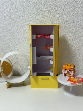 Juguetes Mini Brands Nevera Amarilla