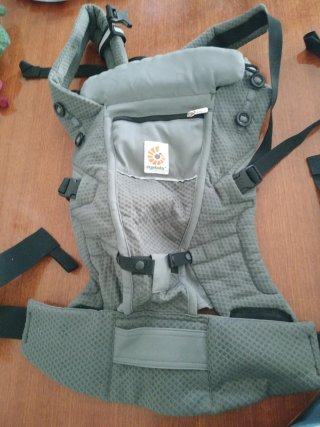Mochila Ergobaby Porteo Gris