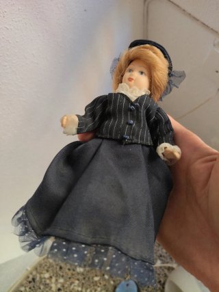 Muñeca porcelana vintage vestido época