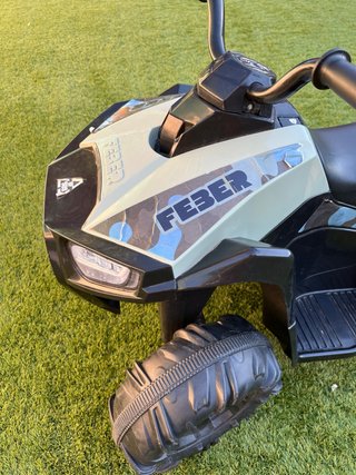 Quad eléctrico infantil Feber