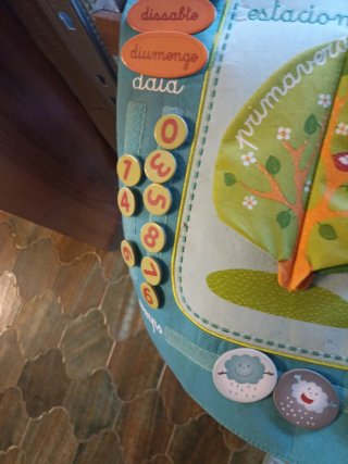 Calendari infantil de tela en català