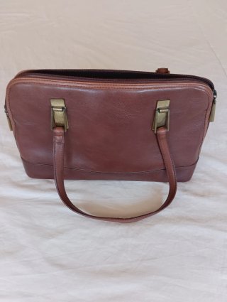 Bolso de piel marrón