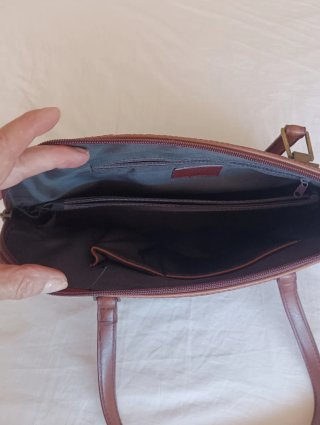Bolso de piel marrón