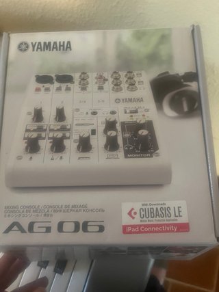 Mesa de mezclas Yamaha AG06 urge vender