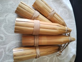 Set  cavagne,  antichi contenitori per la ricotta.