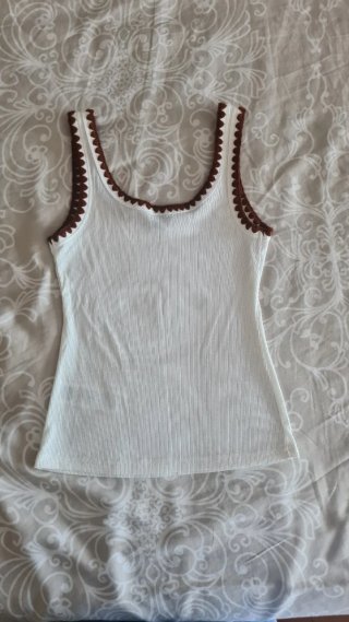 Camiseta sin mangas DAZY ribeteada