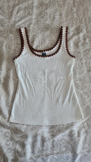 Camiseta sin mangas DAZY ribeteada