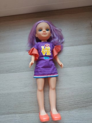 Muñeca Nancy Vestido Morado LOVE con ojos azules
