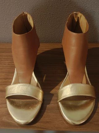 Sandalias de cuña piel dorado y camel