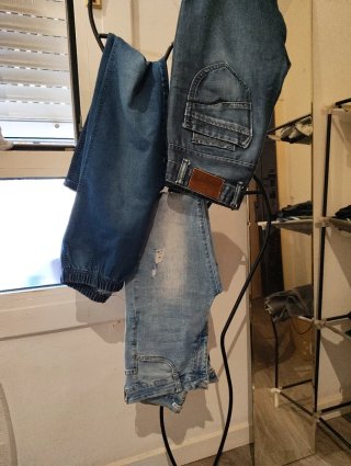 Varios tejanos vaqueros