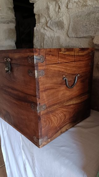 Conjunto de 2 baúles de madera y metal