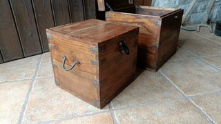 Conjunto de 2 baúles de madera y metal