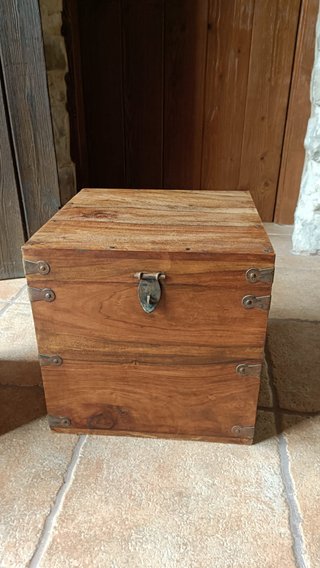Conjunto de 2 baúles de madera y metal