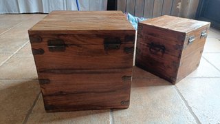 Conjunto de 2 baúles de madera y metal