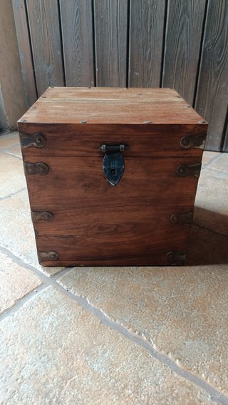 Conjunto de 2 baúles de madera y metal