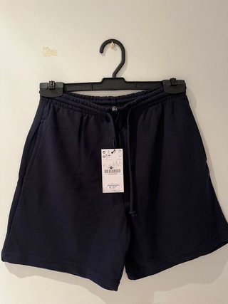 Stradivarius con etiqueta short azul marino