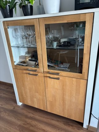 Vitrina de madera y cristal