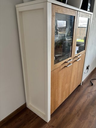 Vitrina de madera y cristal