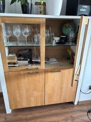 Vitrina de madera y cristal