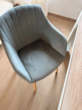 Mesa y 3 Sillas Comedor