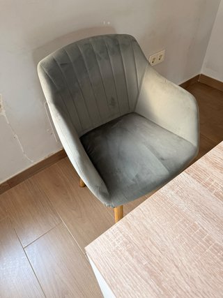 Mesa y 3 Sillas Comedor