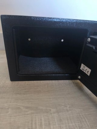 Caja Fuerte Yale Negra con Teclado y Llaves