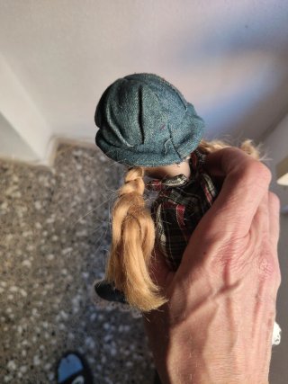 Muñeca porcelana vintage niña plaid