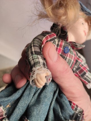 Muñeca porcelana vintage niña plaid