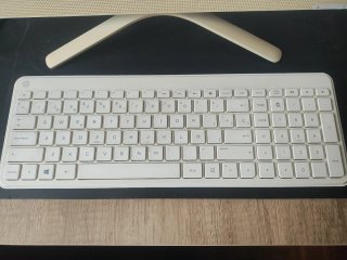 Ordenador HP AllInOne 22-b015ns Beige/Blanco
