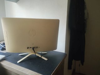 Ordenador HP AllInOne 22-b015ns Beige/Blanco