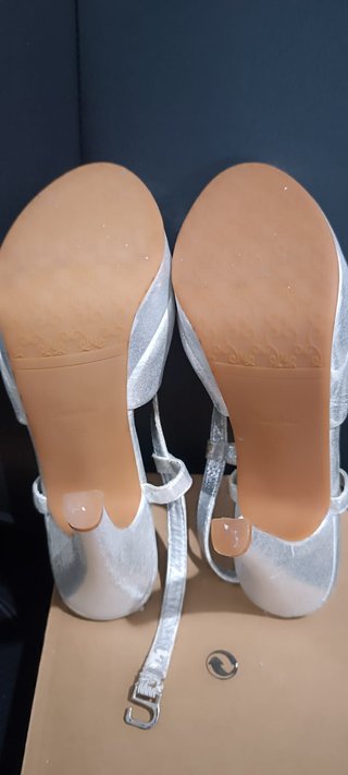 Zapatos de tacón plateados talla 36