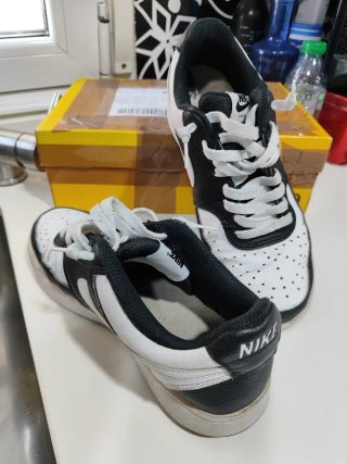 Zapatillas Nike Negras y Blancas