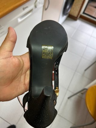 Sandalias Tacón Negro y Dorado Talla 38