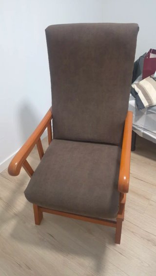 Sillón mecedora de madera — NUEVO
