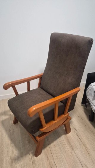 Sillón mecedora de madera — NUEVO