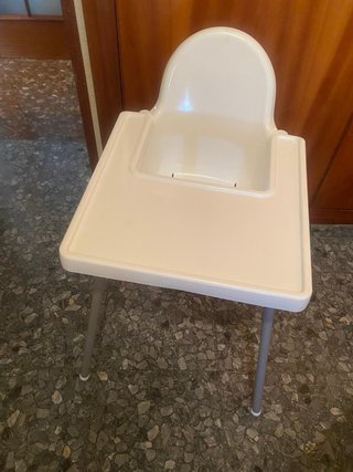 Trona IKEA con bandeja