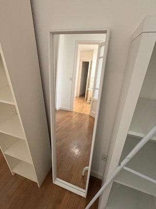 Espejo de pie blanco