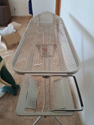Tabla de planchar Brabantia, con su etiqueta.