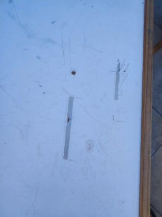 Mesita y 2 sillas de madera